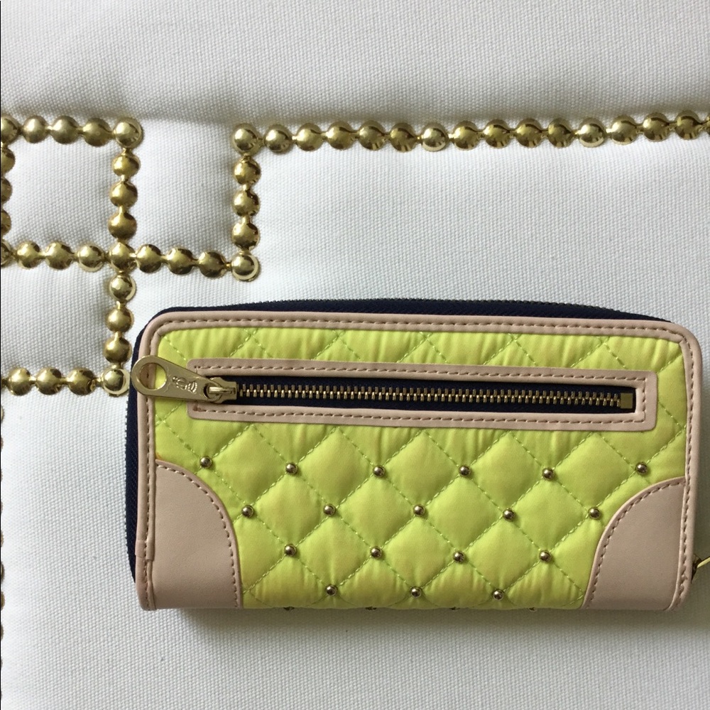 🥥Juicy Couture Neon Green Quilted Wallet🥥 - Picture 4 of 8